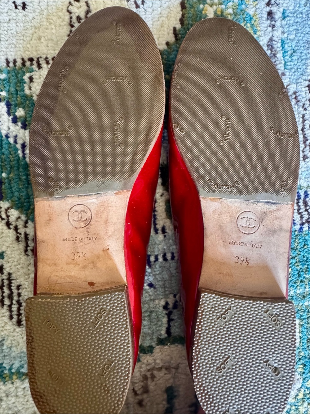 CHANEL Ruby Red Glossy Patent Leather CC Logo Ballet Flats - Picture 6 of 6